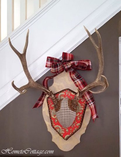 HometoCottage.com deer antlers for Christmas all done with bow